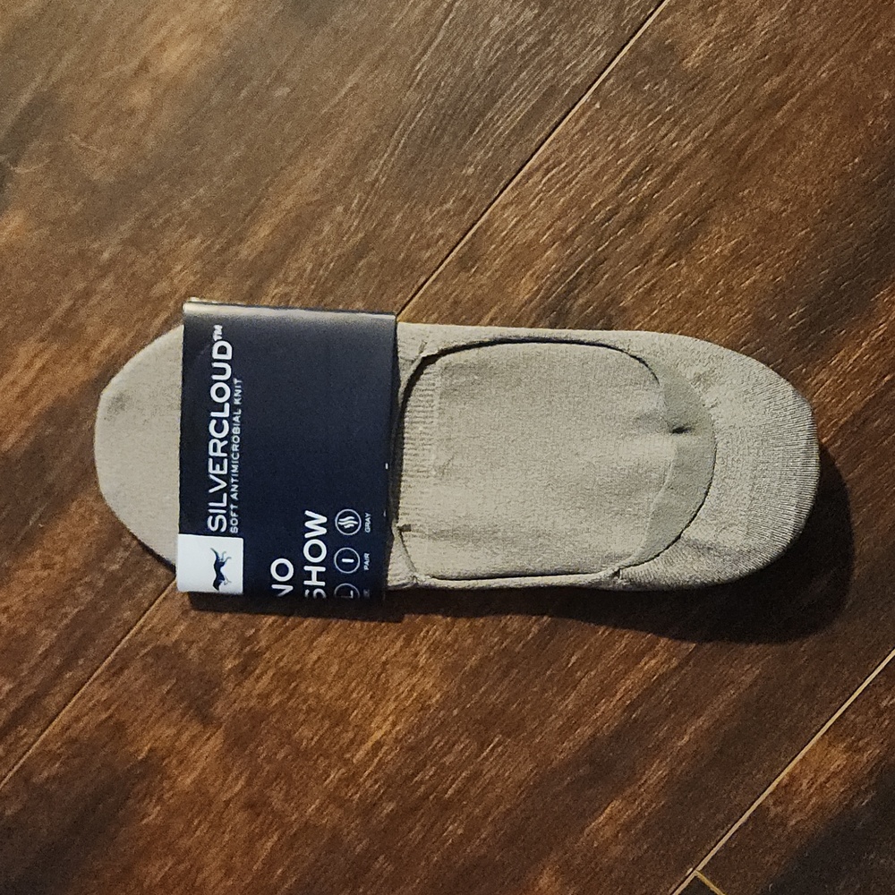 Wolf + Shepherd gray antimicrobial no show silvercloud socks men's Large